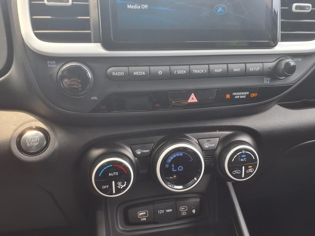 Vehicle image 13 of 18
