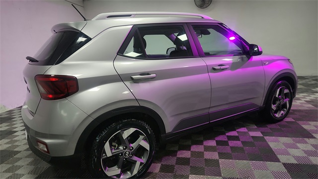 2024 Hyundai Venue SEL Image 7 of 26