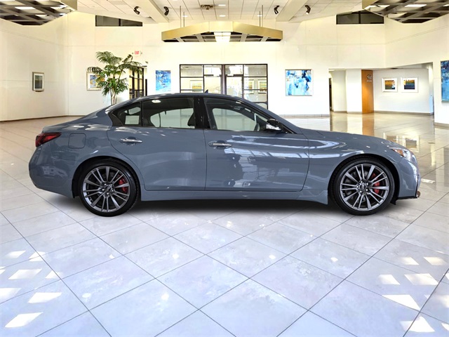 Vehicle image 4 of 32