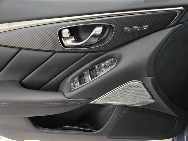 Vehicle image 29 of 32