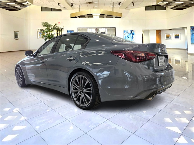 Vehicle image 7 of 32