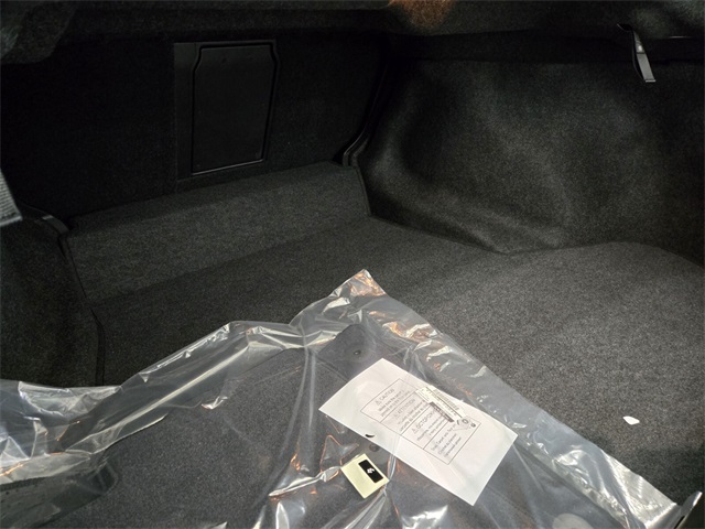 Vehicle image 14 of 32