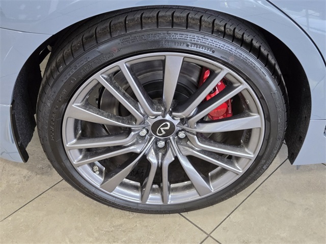 Vehicle image 10 of 32