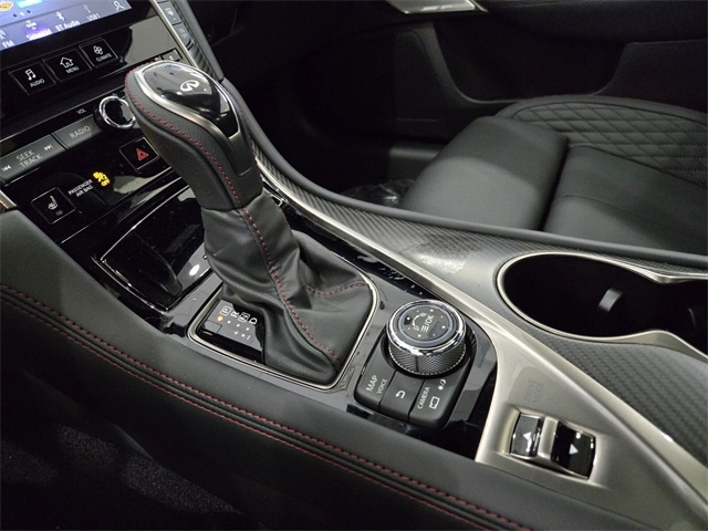 Vehicle image 28 of 32