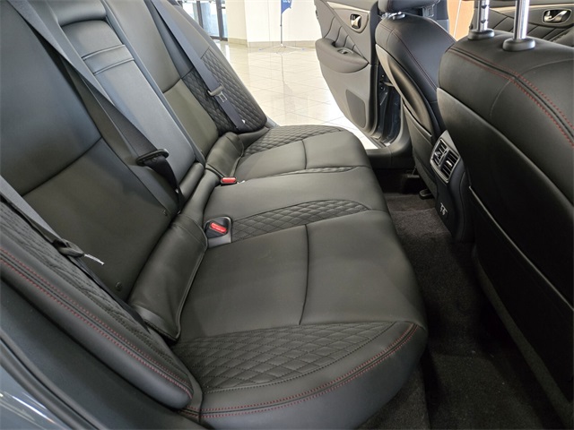Vehicle image 15 of 32