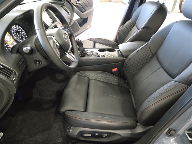 Vehicle image 18 of 32