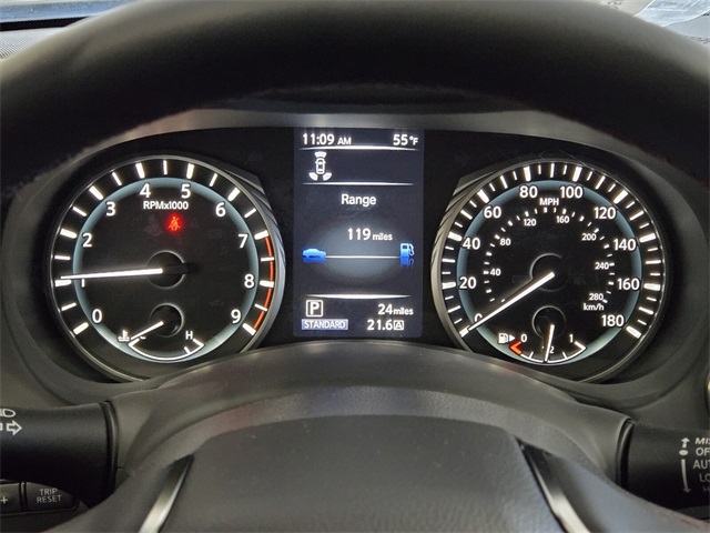 Vehicle image 23 of 32