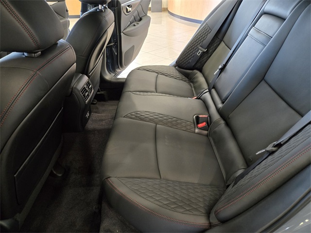 Vehicle image 16 of 32