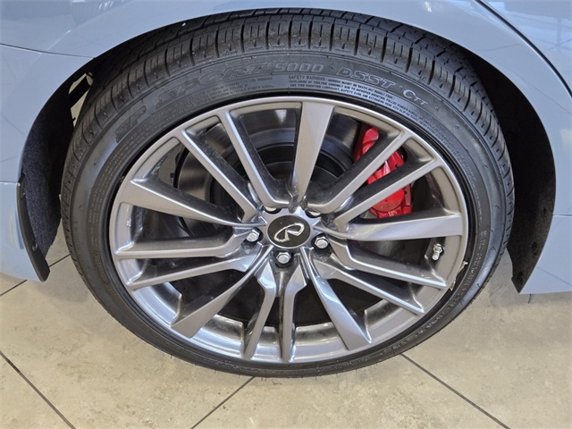 Vehicle image 10 of 32