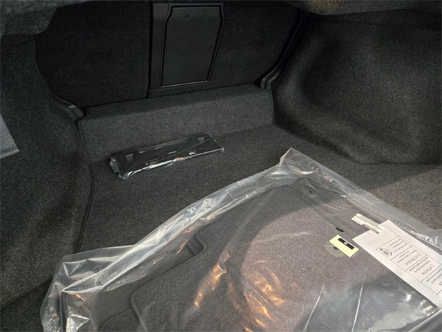 Vehicle image 14 of 32