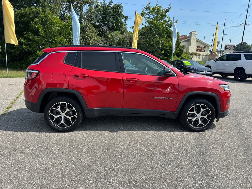 2024 Jeep Compass Latitude Image 3 of 18