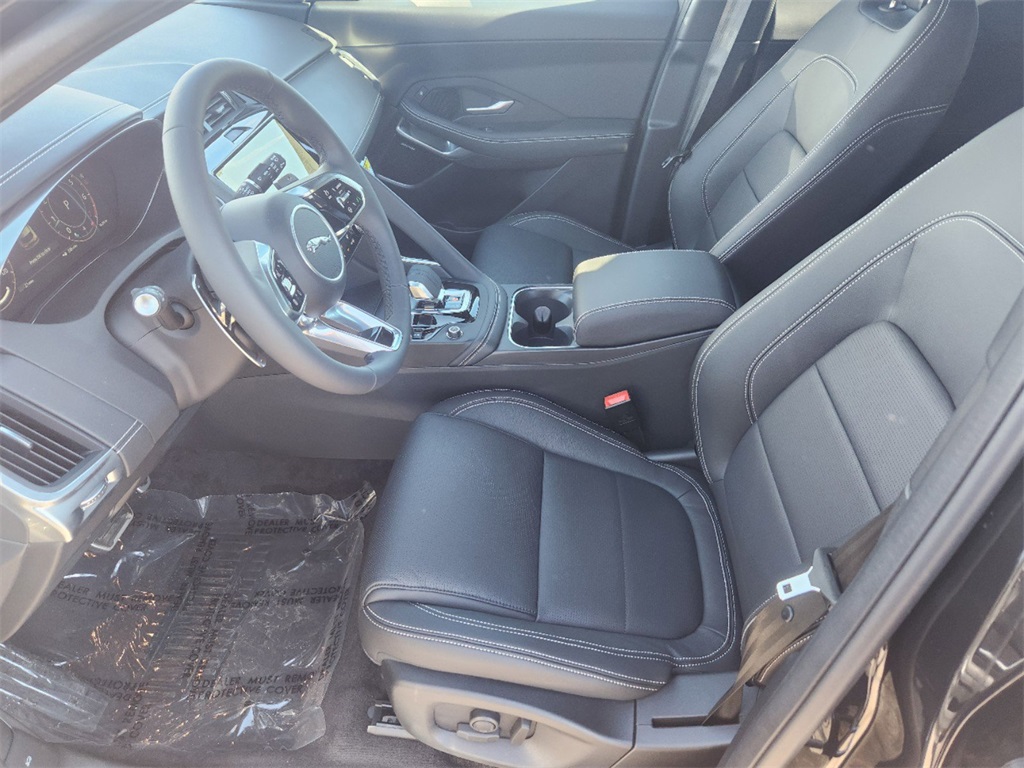 2024 Jaguar E-Pace R-Dynamic SE Image 11 of 30