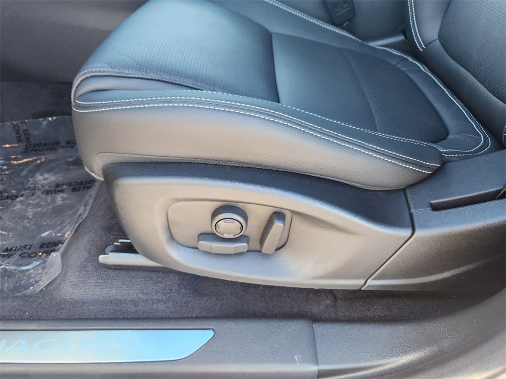 2024 Jaguar E-Pace R-Dynamic SE Image 29 of 30