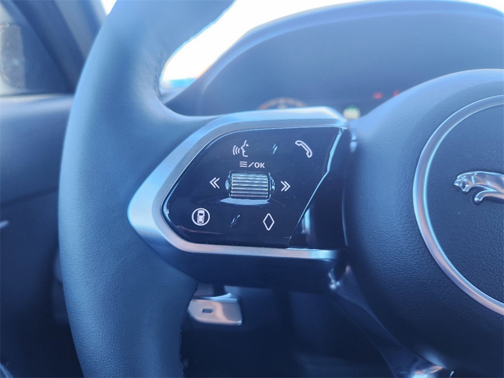 2024 Jaguar E-Pace R-Dynamic SE Image 25 of 30