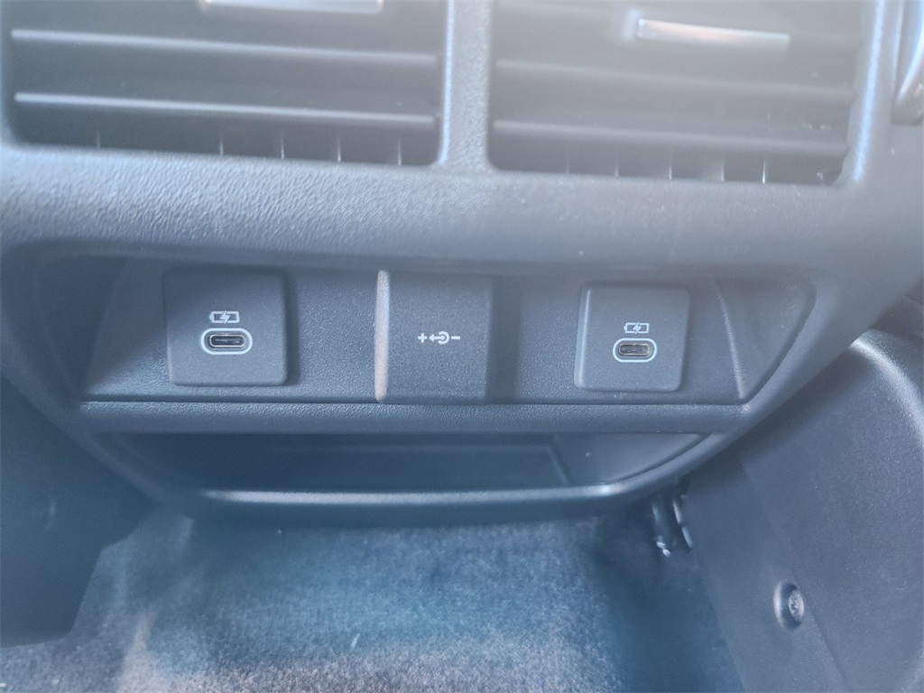 2024 Jaguar E-Pace R-Dynamic SE Image 24 of 30