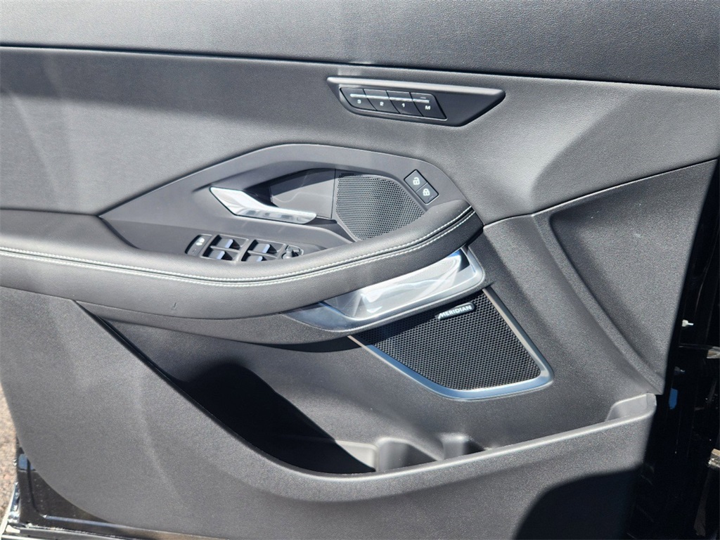 2024 Jaguar E-Pace R-Dynamic SE Image 20 of 30