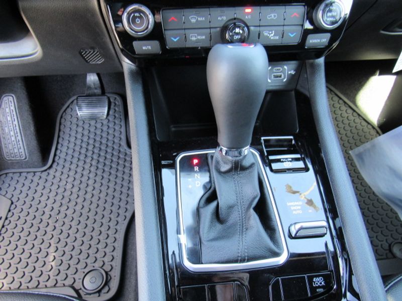 Vehicle image 9 of 22