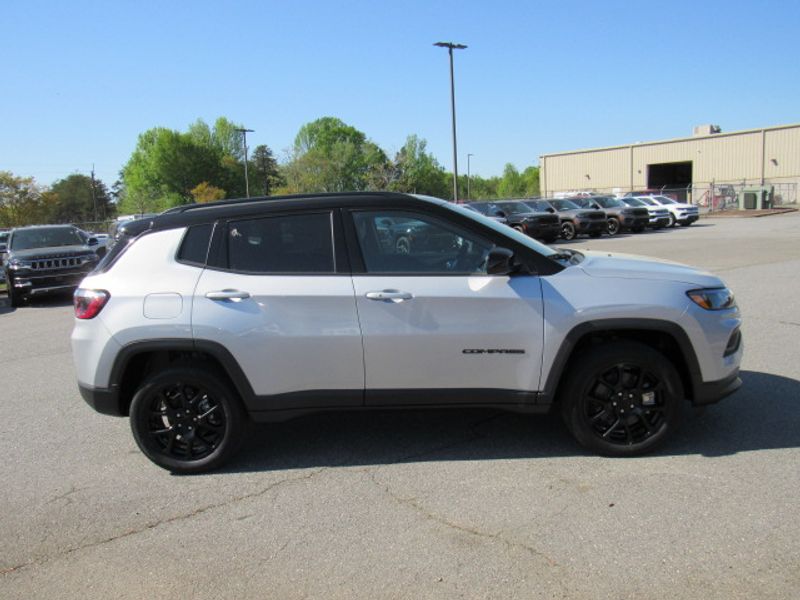 Vehicle image 5 of 22