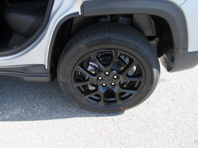 Vehicle image 19 of 22