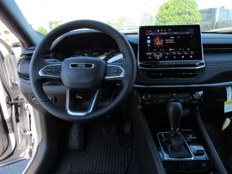 Vehicle image 16 of 22