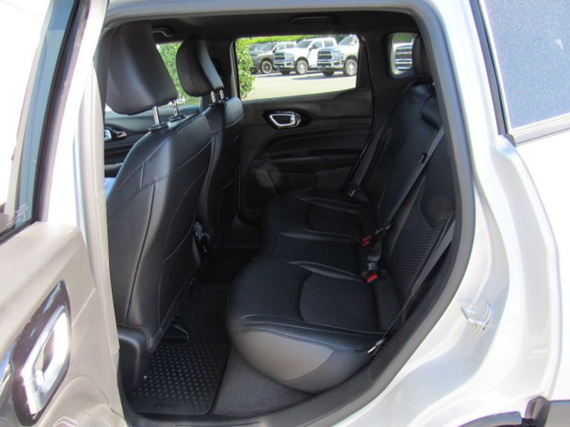 Vehicle image 15 of 22