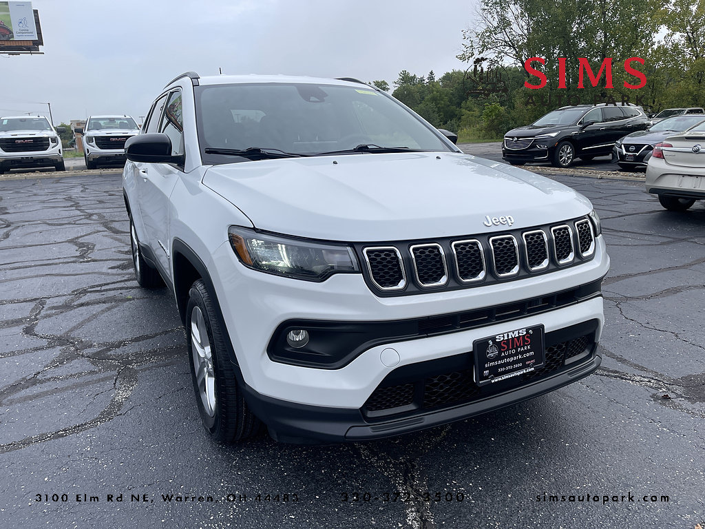 2024 Jeep Compass Latitude Image 3 of 30