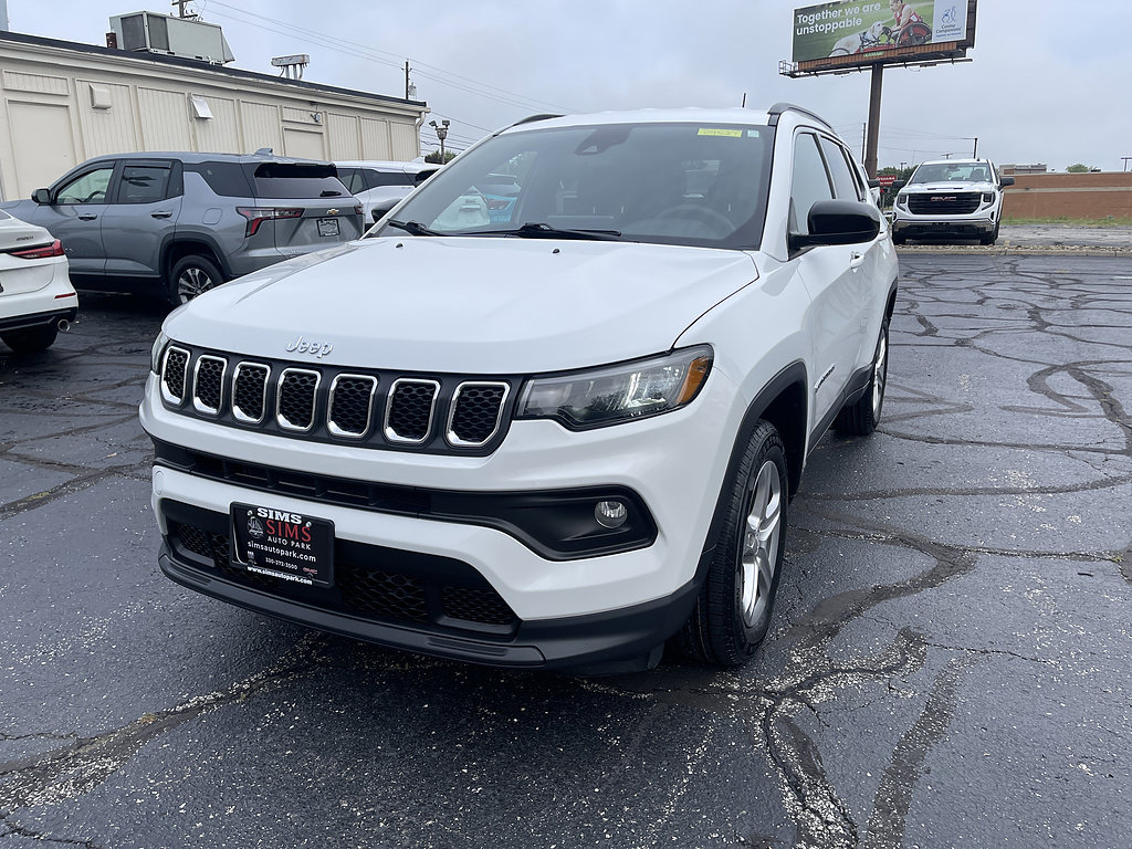 2024 Jeep Compass Latitude Image 1 of 30
