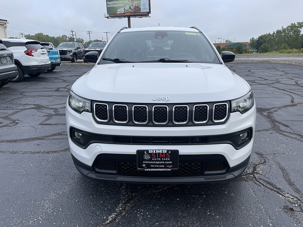 2024 Jeep Compass Latitude Image 2 of 30