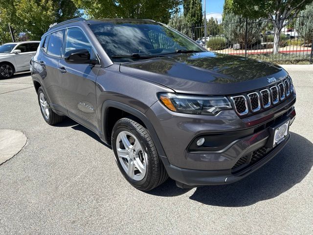 2024 Jeep Compass Latitude Image 3 of 44