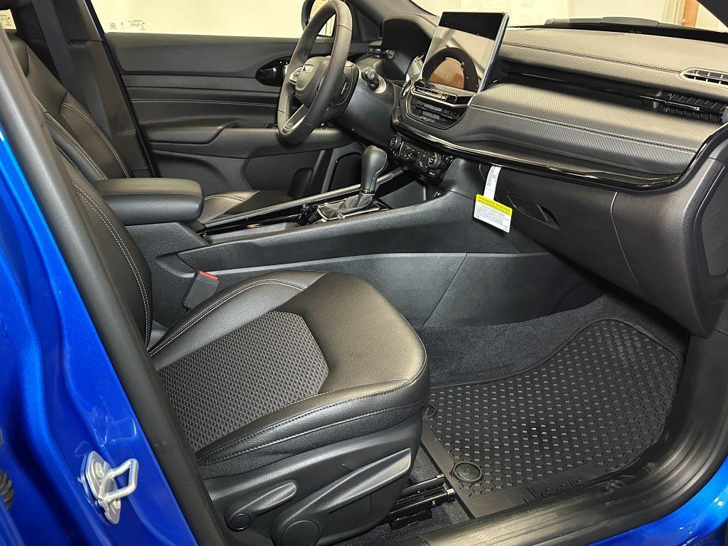 Vehicle image 11 of 29