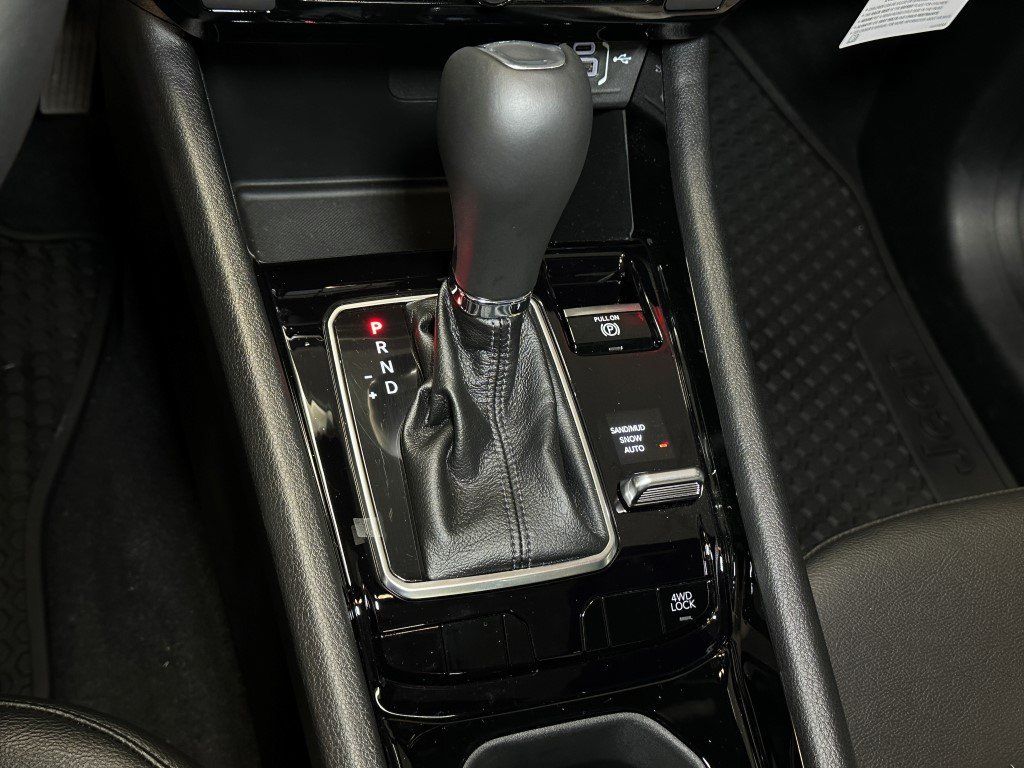 Vehicle image 26 of 29