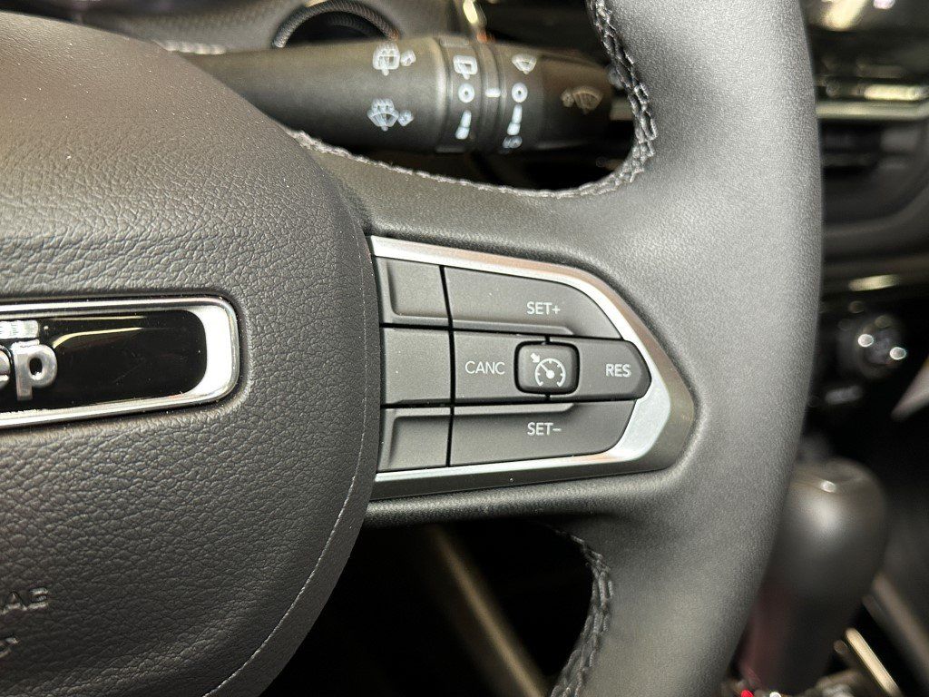 Vehicle image 21 of 29
