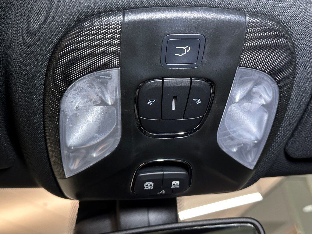 Vehicle image 28 of 29