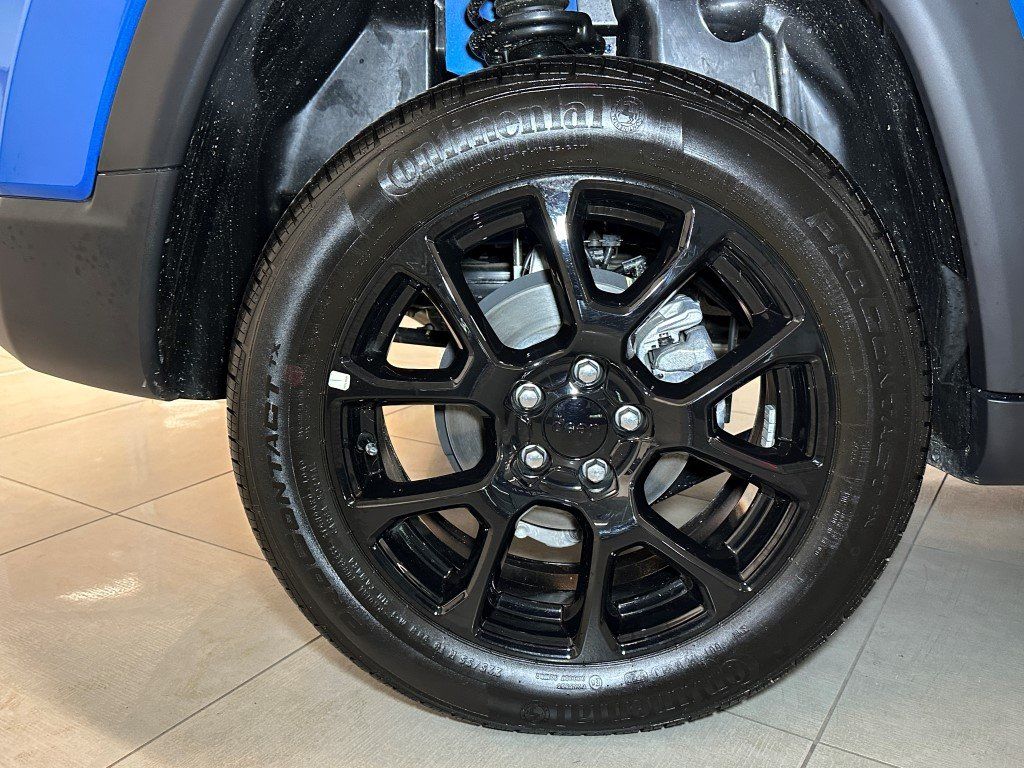 Vehicle image 9 of 29