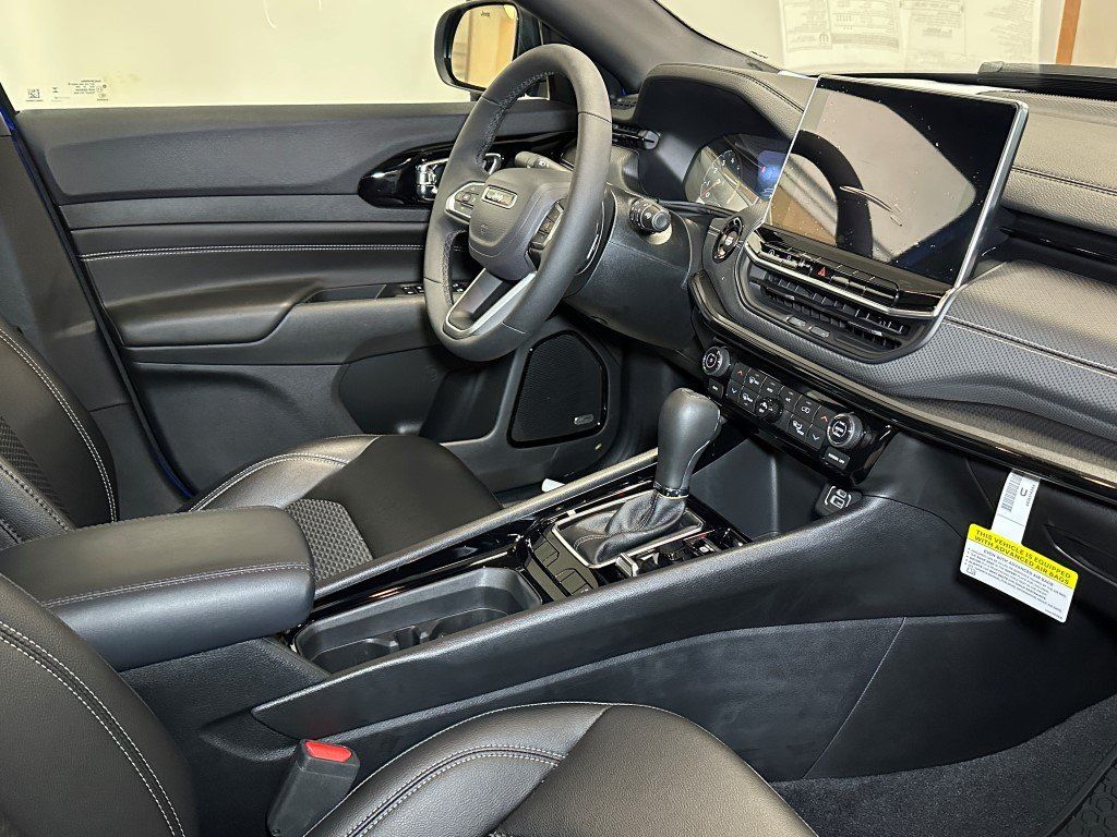 Vehicle image 12 of 29