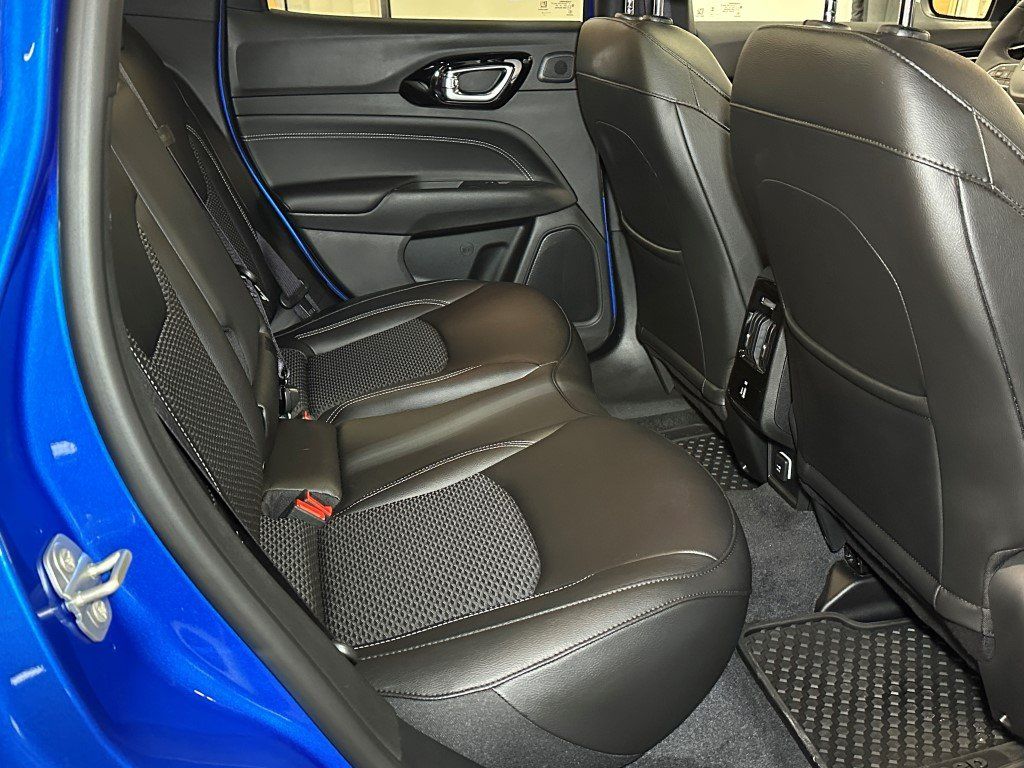 Vehicle image 14 of 29