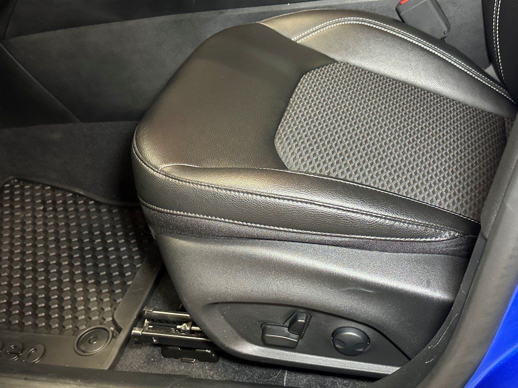 Vehicle image 18 of 29