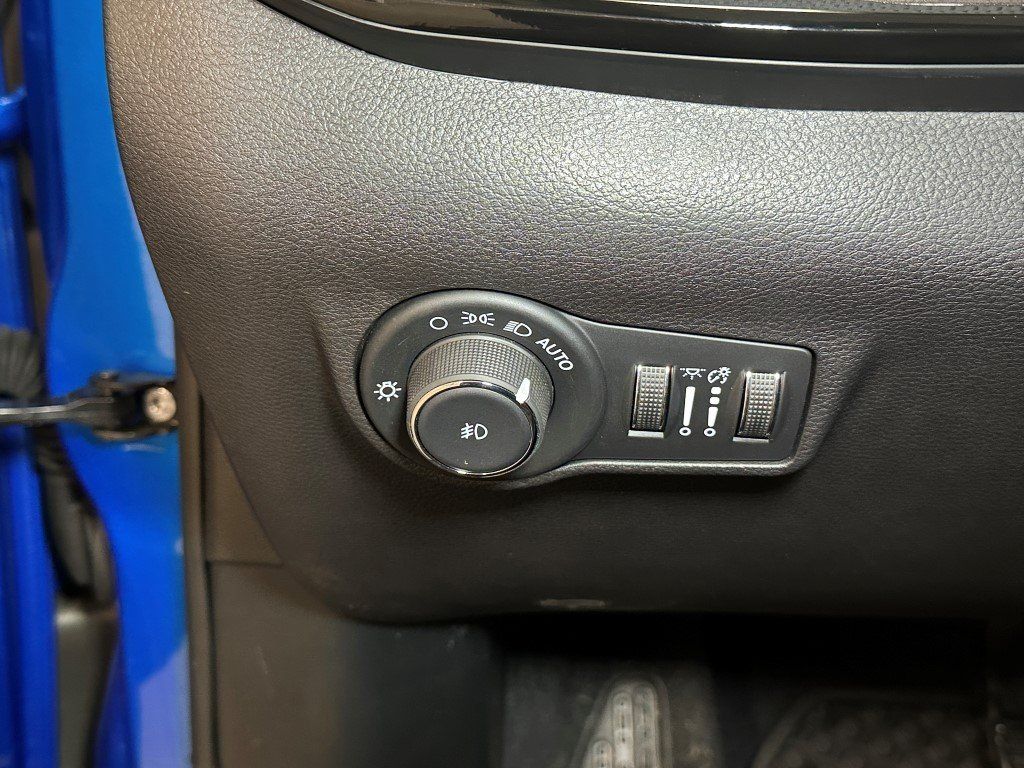 Vehicle image 19 of 29