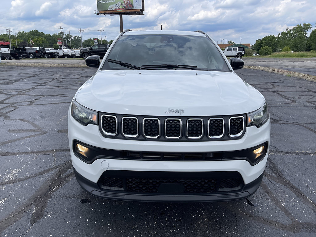 2024 Jeep Compass Latitude Image 2 of 31