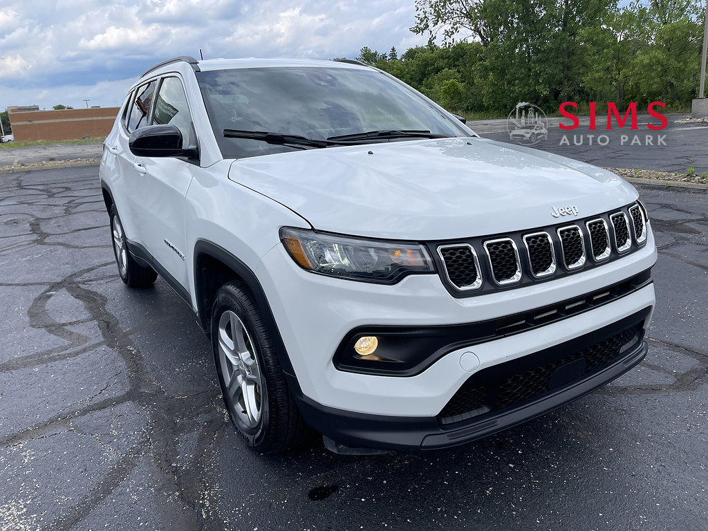 2024 Jeep Compass Latitude Image 3 of 31