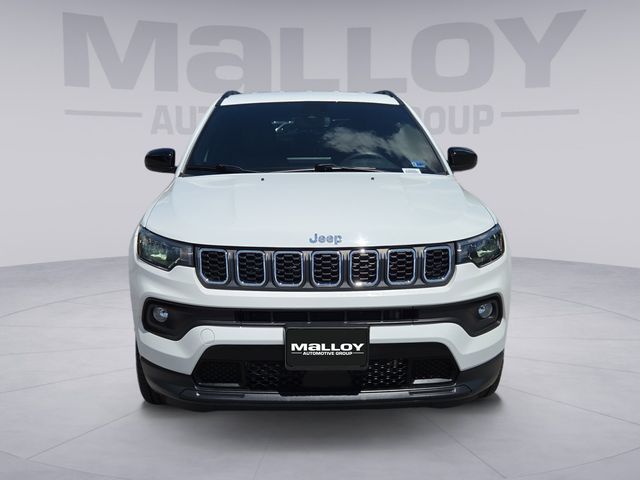 2024 Jeep Compass Latitude Lux Image 2 of 29