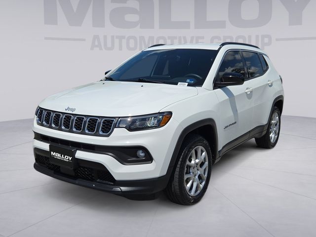 2024 Jeep Compass Latitude Lux Image 1 of 29