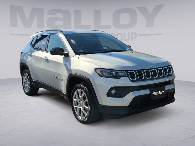 2024 Jeep Compass Latitude Lux Image 3 of 30