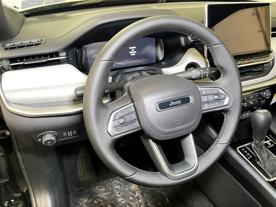 2024 Jeep Compass Limited Image 32 of 52