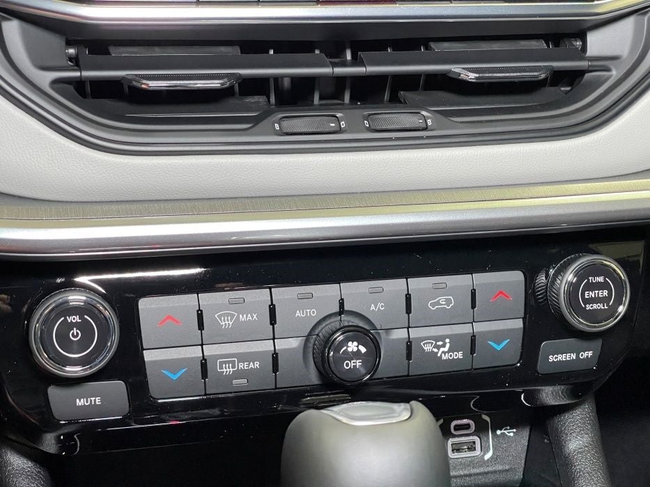 2024 Jeep Compass Limited Image 38 of 52