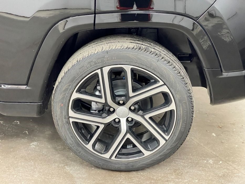 2024 Jeep Compass Limited Image 48 of 52