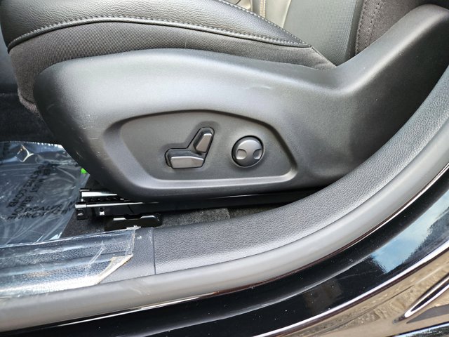 Vehicle image 24 of 71