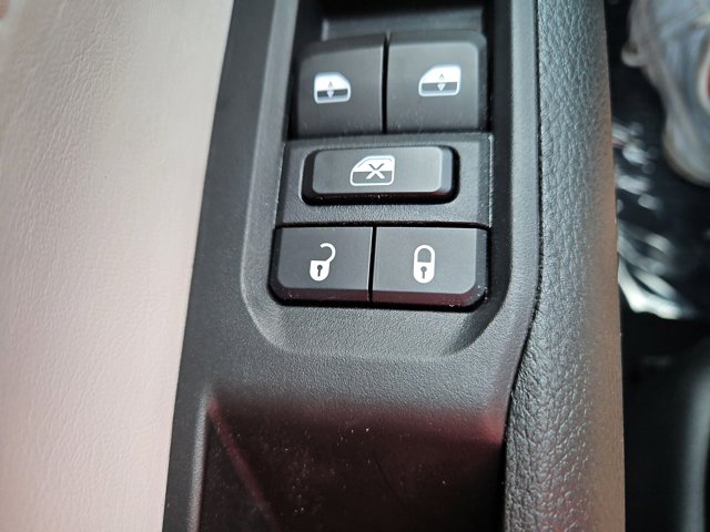Vehicle image 56 of 71