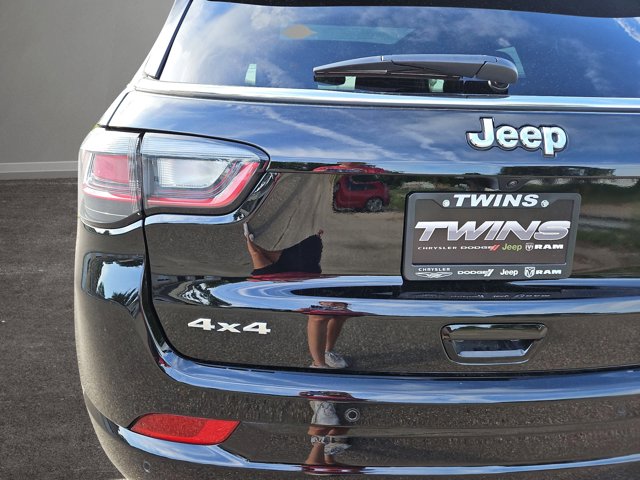 Vehicle image 40 of 71