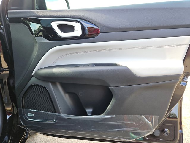 Vehicle image 28 of 71